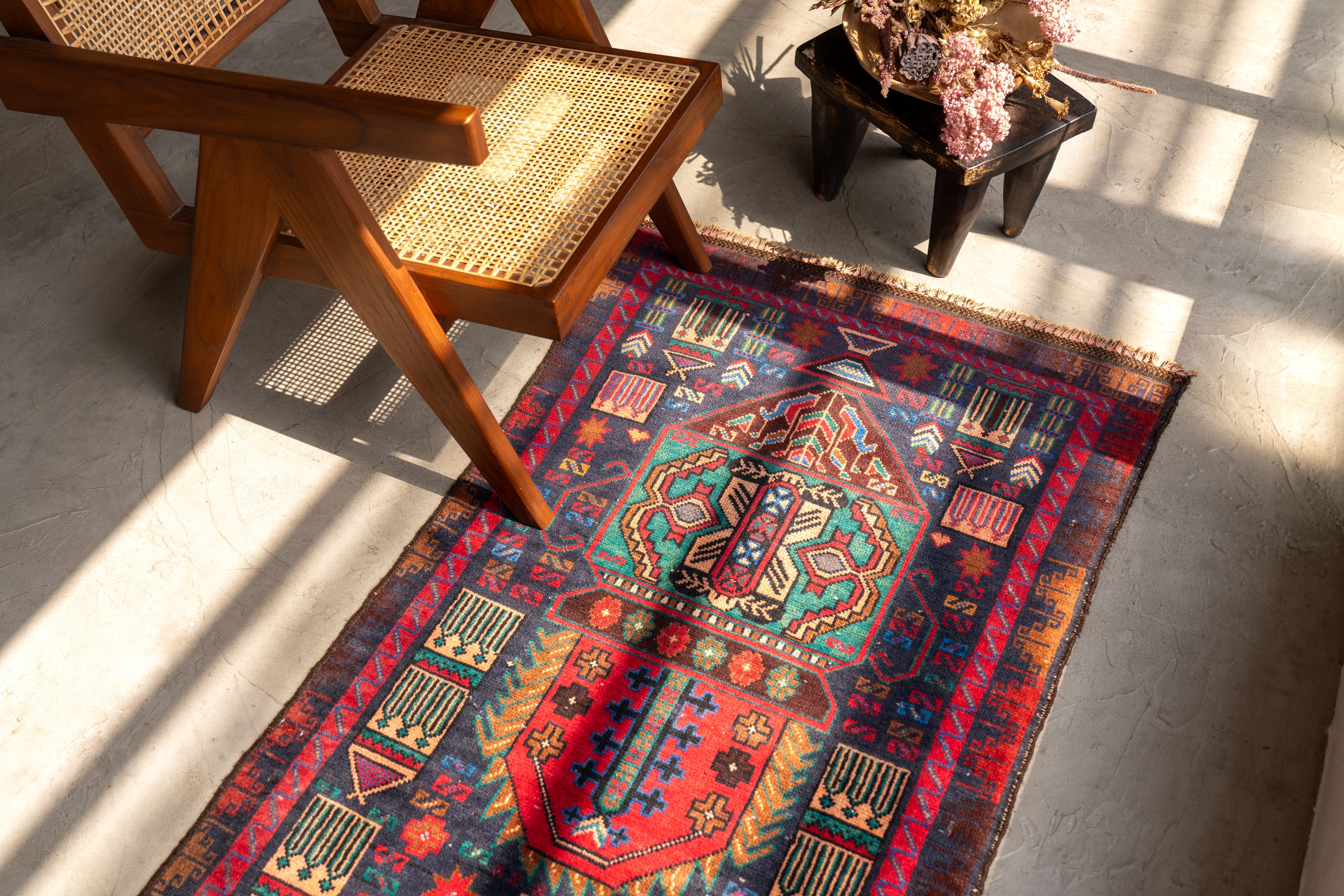 アフガニスタン産 1990年代 ヴィンテージラグ】トライバルラグ