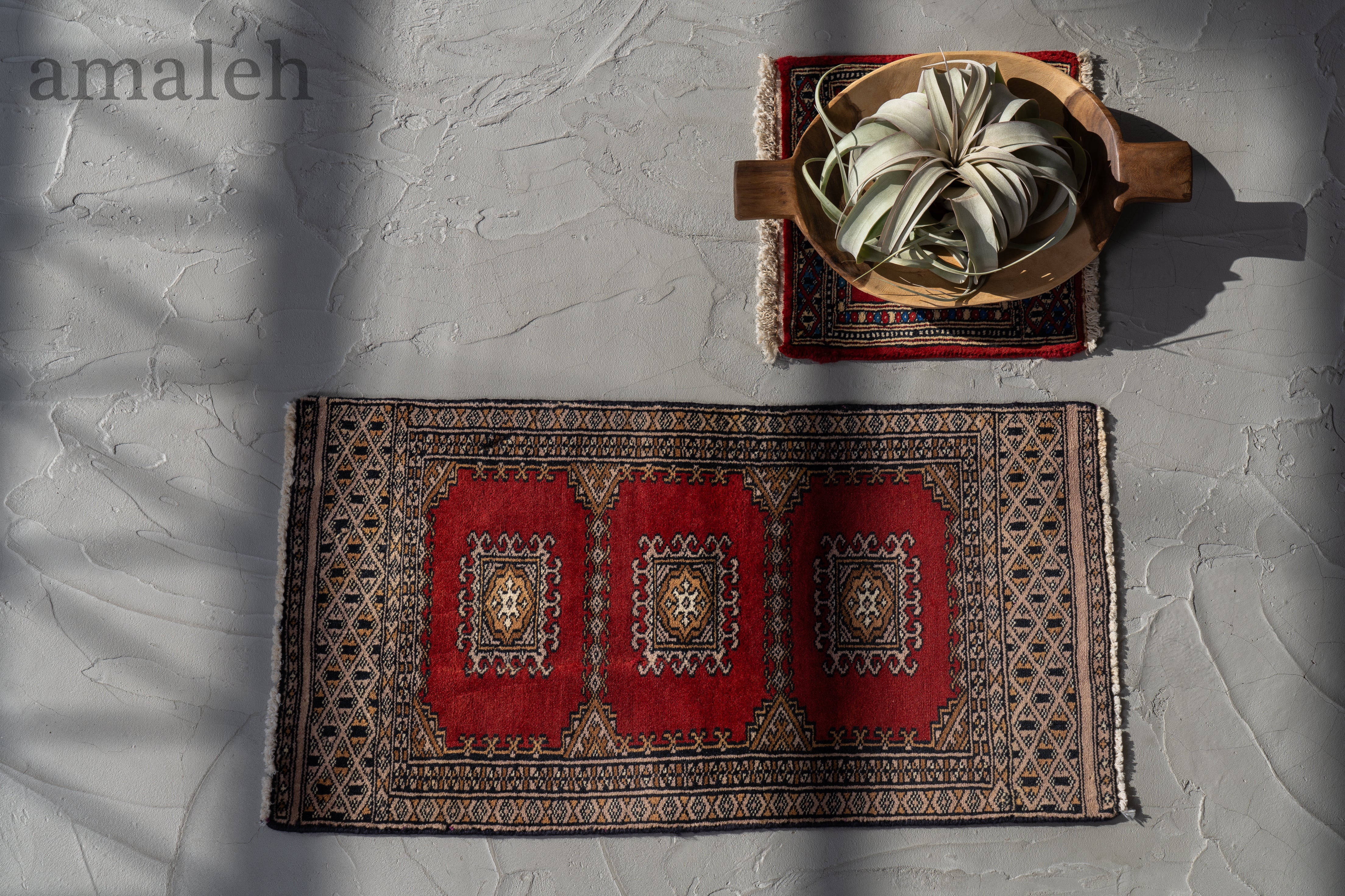 145×90パキスタン・ラホール産 静かな高貴さのあるヴィンテージラグ ラホール【サティラグス | 手織り絨毯専門店】