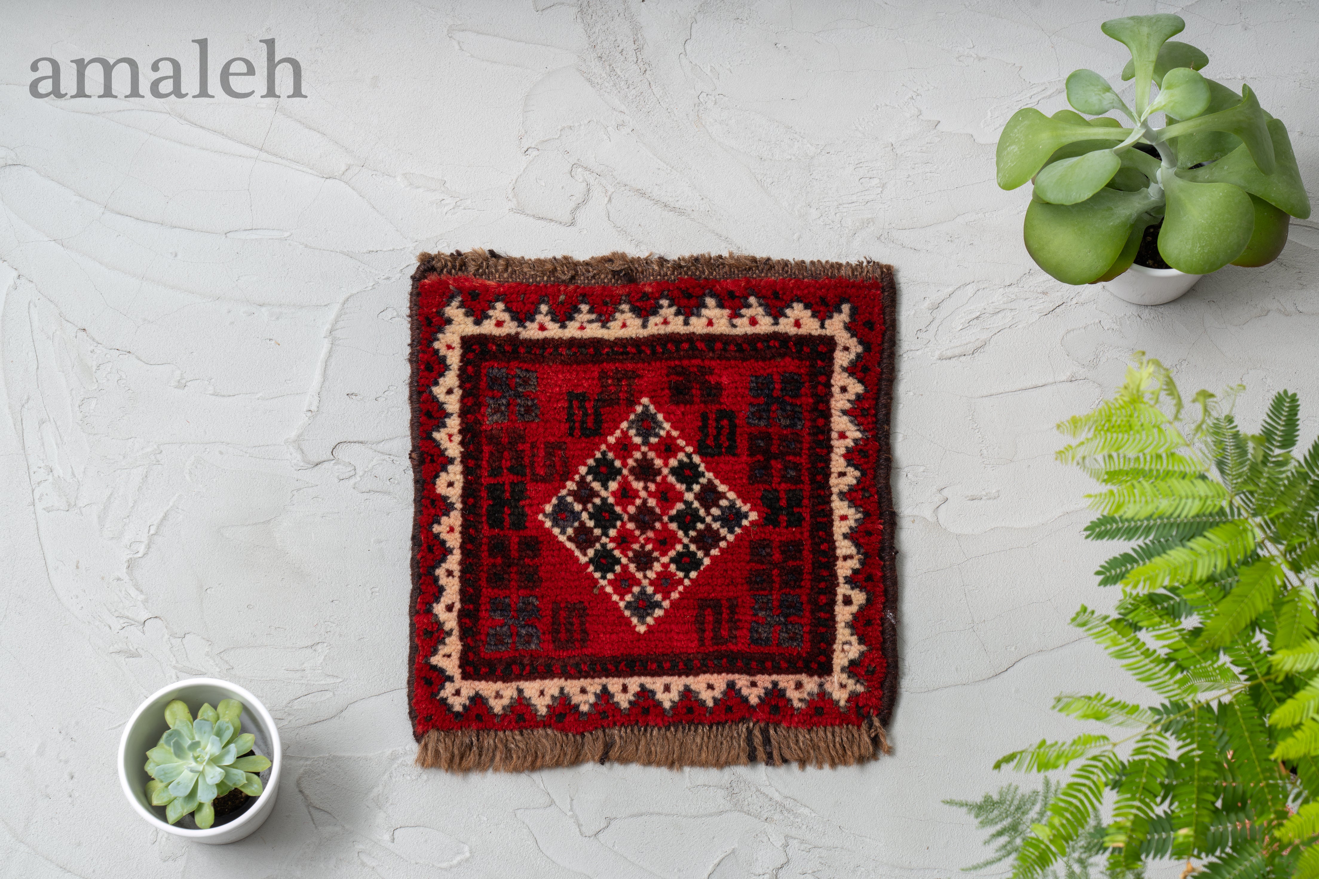 ミニラグ　　可愛いメヘラブ　ビンテージラグ　手織り絨毯 イラン産 1990年代 ヴィンテージミニラグ】手織り絨毯-ヴィンテージ