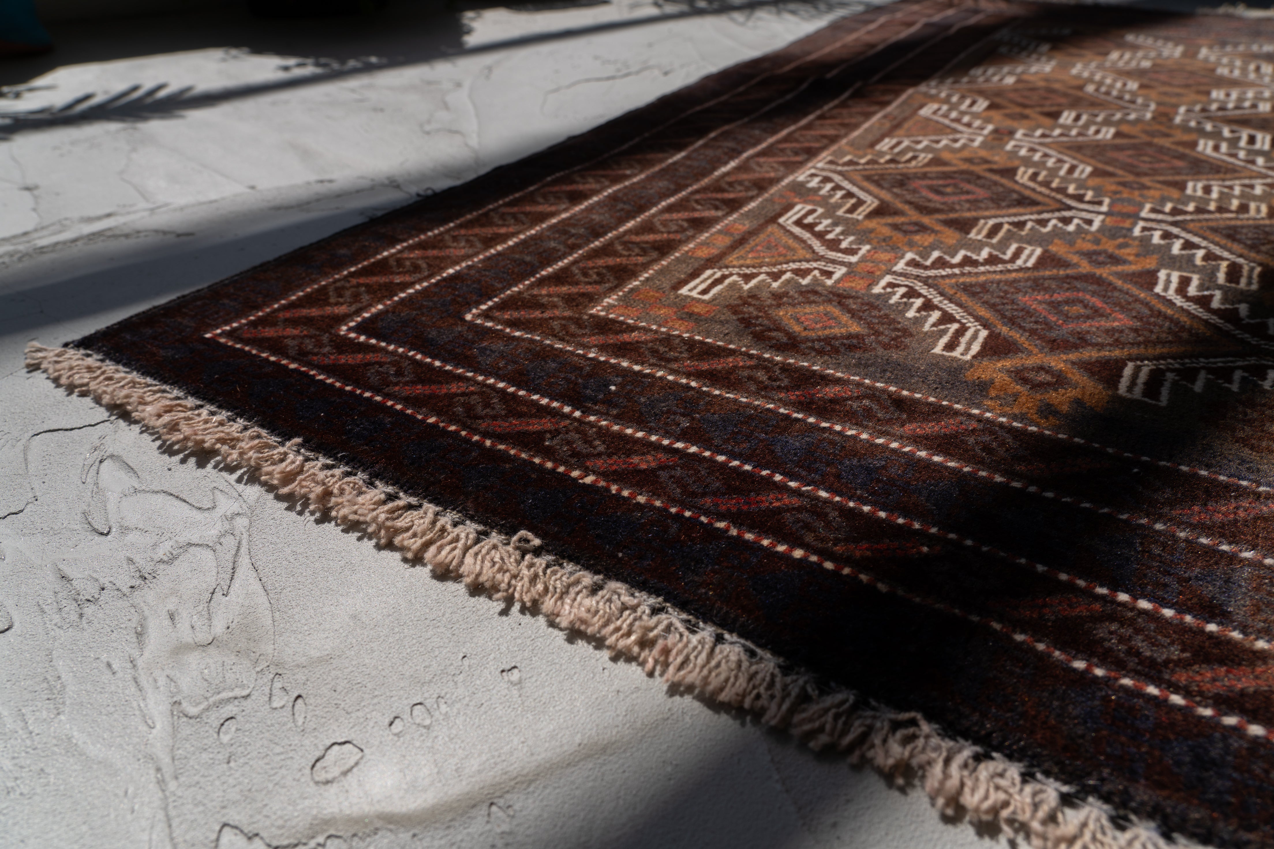 【今日だけ¥50000!】90s トライバルラグ ヴィンテージラグ　アフガンラグ 90s】希少 136×85 ヴィンテージラグ アフガンラグ ミシュワニ