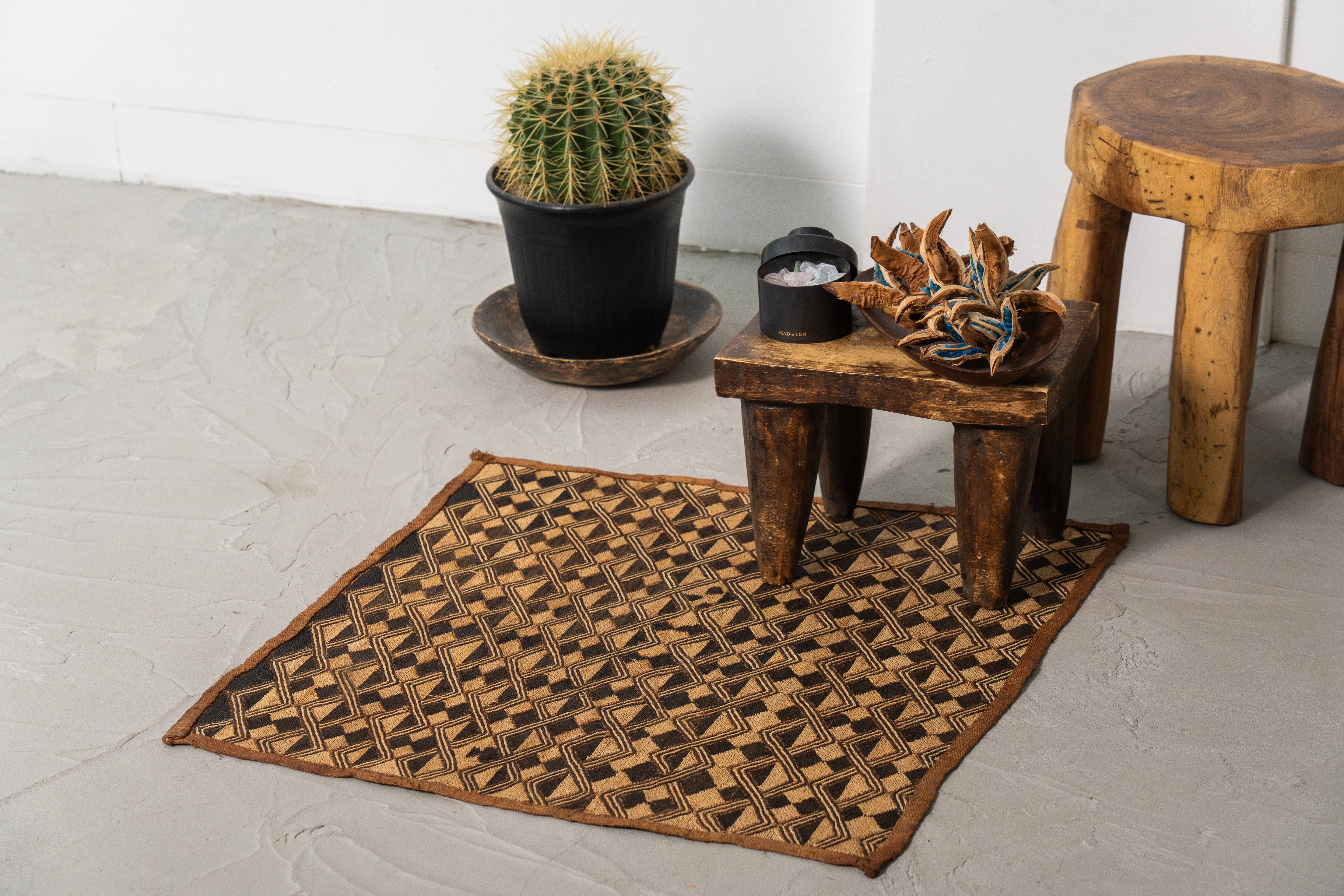 クバ王国伝統のクバクロス-KUBA TEXTILES】クバ布-草ビロード