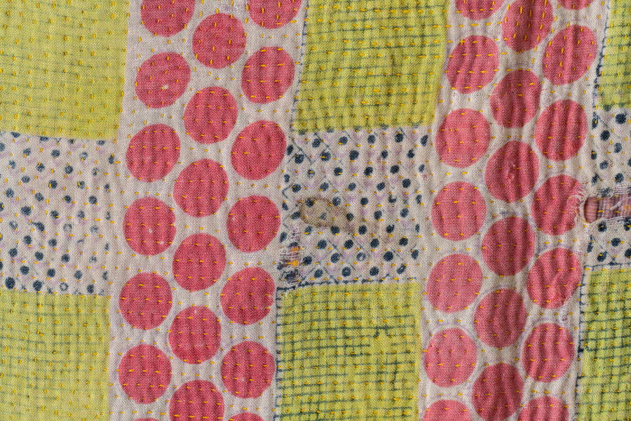 インド産　ヴィンテージ　カンタキルト　パッチワーク　手織り刺繍　手刺繍　ラリーキルト　ソファカバー　ヴィンテージ雑貨　民芸品　キルト専門店　amaleh