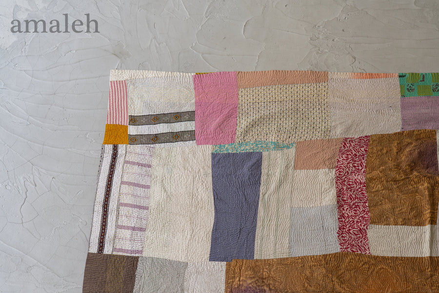 インド産　ヴィンテージ　カンタキルト　パッチワーク　手織り刺繍　手刺繍　ラリーキルト　ソファカバー　ヴィンテージ雑貨　民芸品　キルト専門店　amaleh