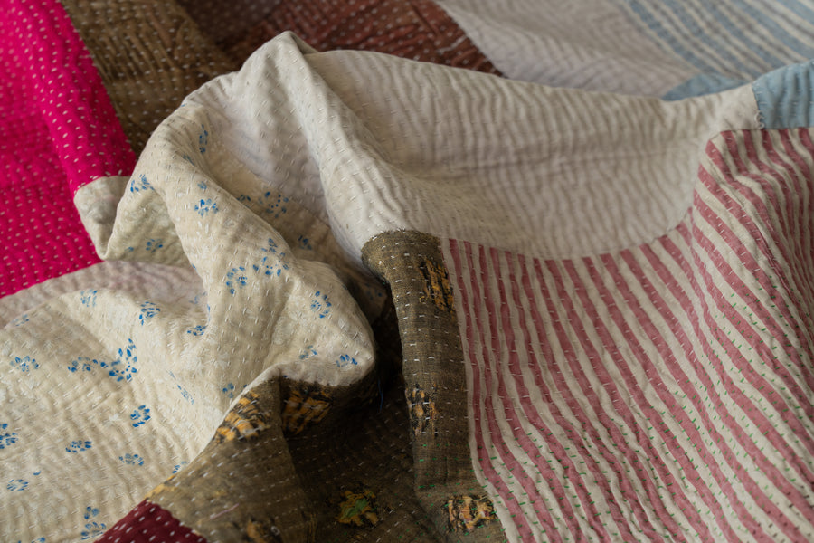 インド産　ヴィンテージ　カンタキルト　パッチワーク　手織り刺繍　手刺繍　ラリーキルト　ソファカバー　ヴィンテージ雑貨　民芸品　キルト専門店　amaleh