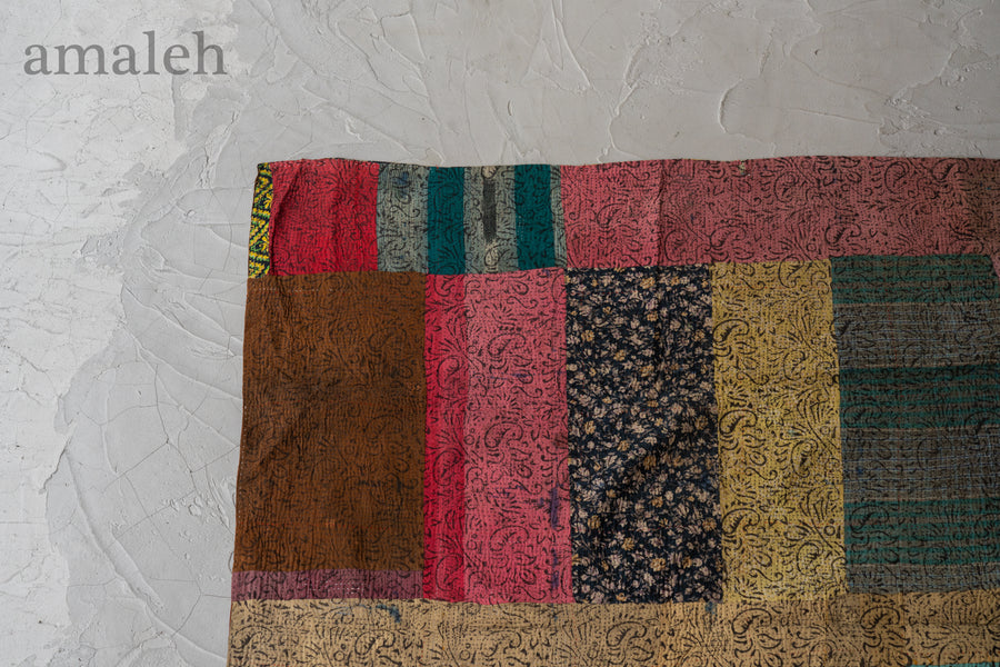 インド産　ヴィンテージ　カンタキルト　パッチワーク　手織り刺繍　手刺繍　ラリーキルト　ソファカバー　ヴィンテージ雑貨　民芸品　キルト専門店　amaleh