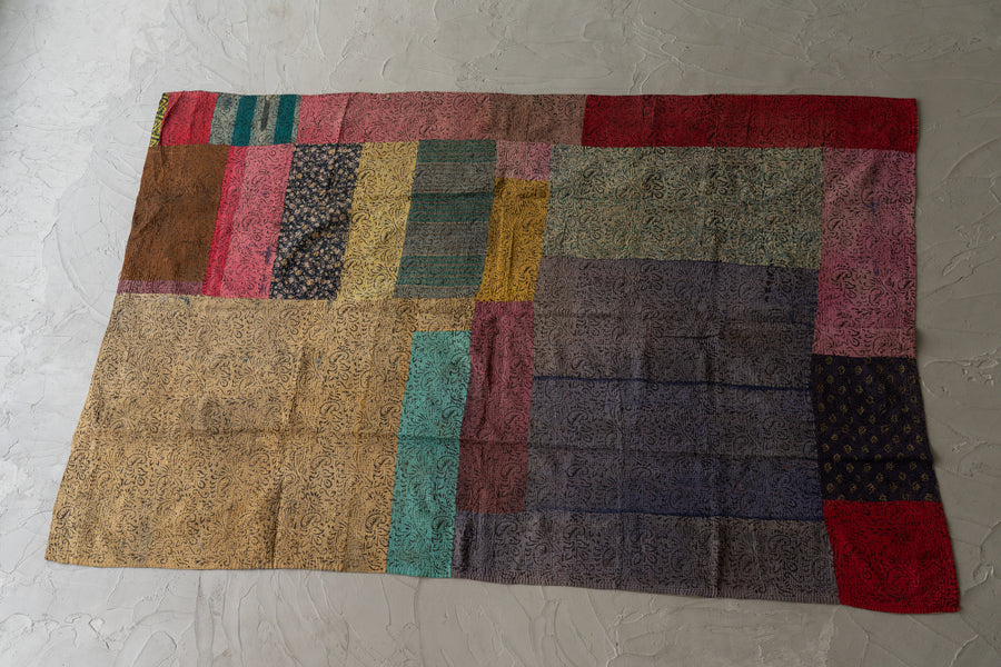 インド産　ヴィンテージ　カンタキルト　パッチワーク　手織り刺繍　手刺繍　ラリーキルト　ソファカバー　ヴィンテージ雑貨　民芸品　キルト専門店　amaleh