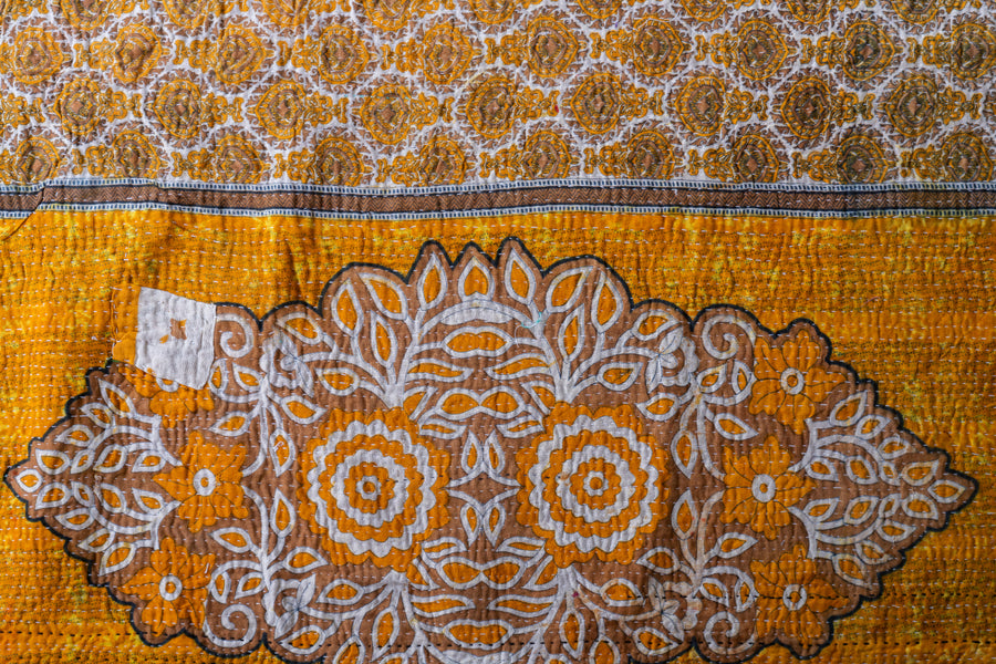 インド産　ヴィンテージ　カンタキルト　パッチワーク　手織り刺繍　手刺繍　ラリーキルト　ソファカバー　ヴィンテージ雑貨　民芸品　キルト専門店　amaleh