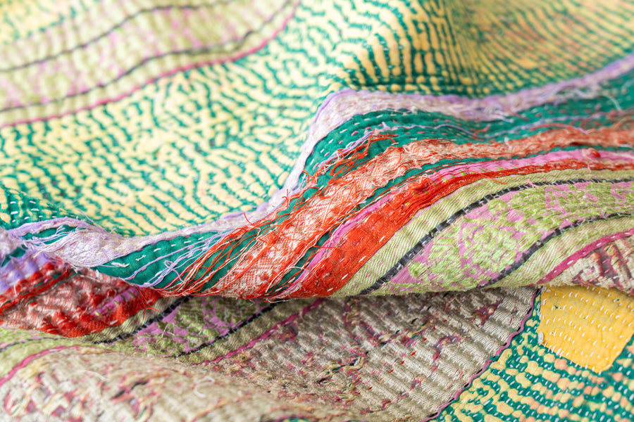 インド産　ヴィンテージ　カンタキルト　パッチワーク　手織り刺繍　手刺繍　ラリーキルト　ソファカバー　ヴィンテージ雑貨　民芸品　キルト専門店　amaleh