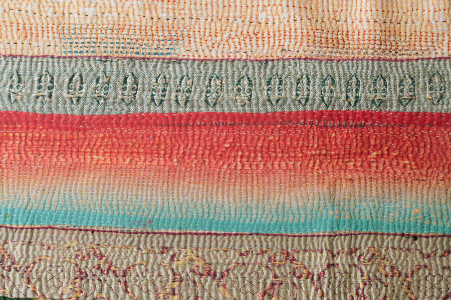 インド産　ヴィンテージ　カンタキルト　パッチワーク　手織り刺繍　手刺繍　ラリーキルト　ソファカバー　ヴィンテージ雑貨　民芸品　キルト専門店　amaleh