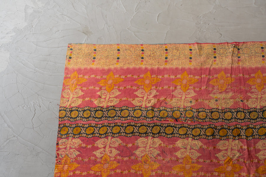 インド産　ヴィンテージ　カンタキルト　パッチワーク　手織り刺繍　手刺繍　ラリーキルト　ソファカバー　ヴィンテージ雑貨　民芸品　キルト専門店　amaleh