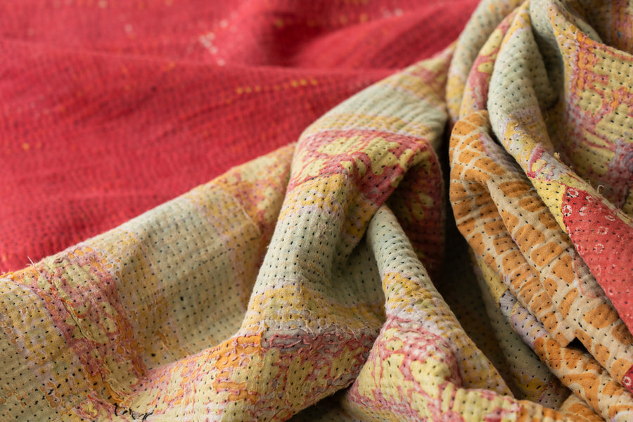 インド産　ヴィンテージ　カンタキルト　パッチワーク　手織り刺繍　手刺繍　ラリーキルト　ソファカバー　ヴィンテージ雑貨　民芸品　キルト専門店　amaleh