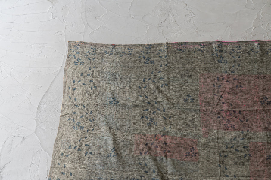 インド産　ヴィンテージ　カンタキルト　パッチワーク　手織り刺繍　手刺繍　ラリーキルト　ソファカバー　ヴィンテージ雑貨　民芸品　キルト専門店　amaleh