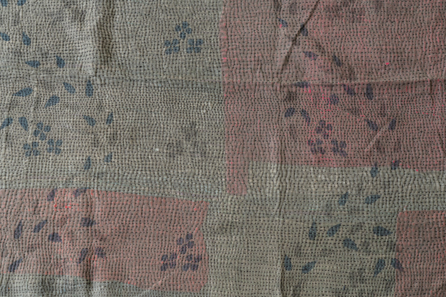 インド産　ヴィンテージ　カンタキルト　パッチワーク　手織り刺繍　手刺繍　ラリーキルト　ソファカバー　ヴィンテージ雑貨　民芸品　キルト専門店　amaleh