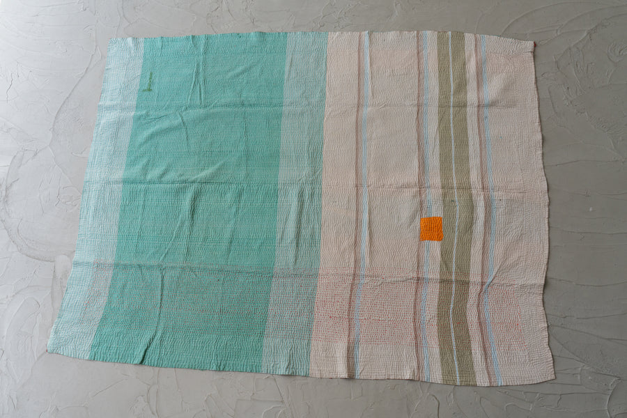 インド産　ヴィンテージ　カンタキルト　パッチワーク　手織り刺繍　手刺繍　ラリーキルト　ソファカバー　ヴィンテージ雑貨　民芸品　キルト専門店　amaleh