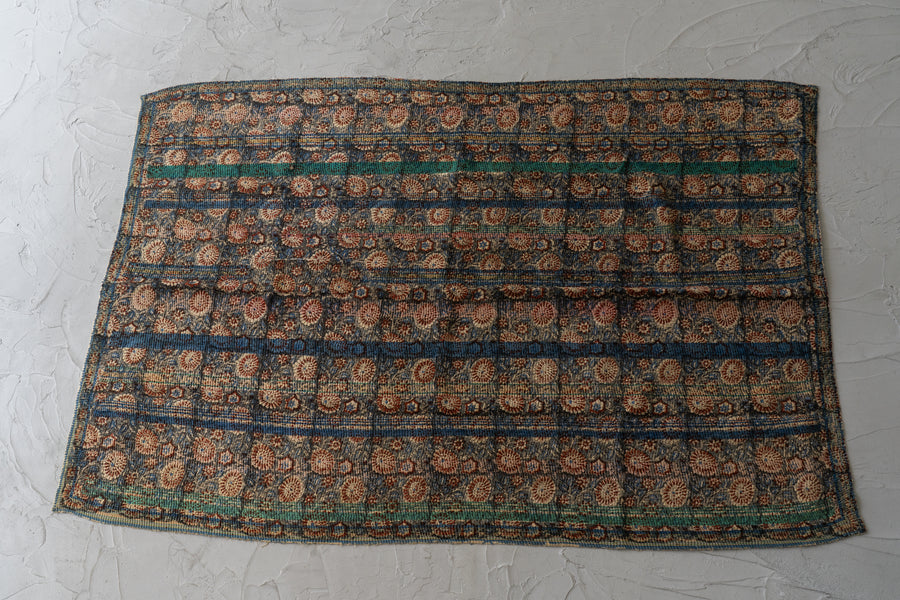 インド産　ヴィンテージ　カンタキルト　パッチワーク　手織り刺繍　手刺繍　ラリーキルト　ソファカバー　ヴィンテージ雑貨　民芸品　キルト専門店　amaleh