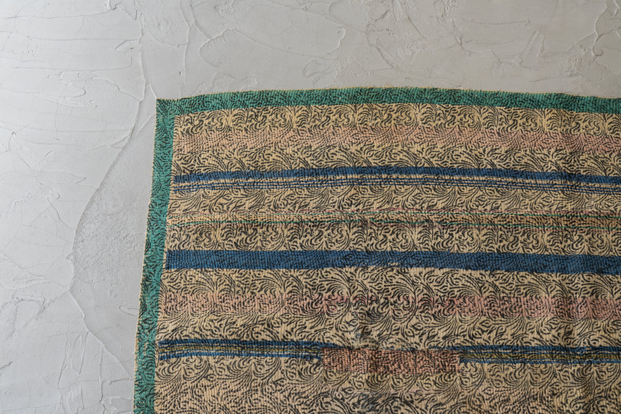 インド産　ヴィンテージ　カンタキルト　パッチワーク　手織り刺繍　手刺繍　ラリーキルト　ソファカバー　ヴィンテージ雑貨　民芸品　キルト専門店　amaleh