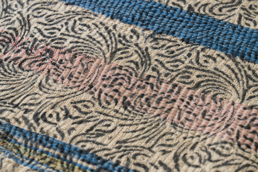 インド産　ヴィンテージ　カンタキルト　パッチワーク　手織り刺繍　手刺繍　ラリーキルト　ソファカバー　ヴィンテージ雑貨　民芸品　キルト専門店　amaleh