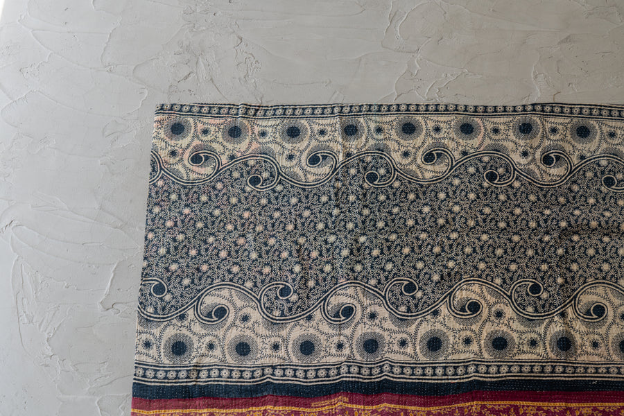 インド産　ヴィンテージ　カンタキルト　パッチワーク　手織り刺繍　手刺繍　ラリーキルト　ソファカバー　ヴィンテージ雑貨　民芸品　キルト専門店　amaleh