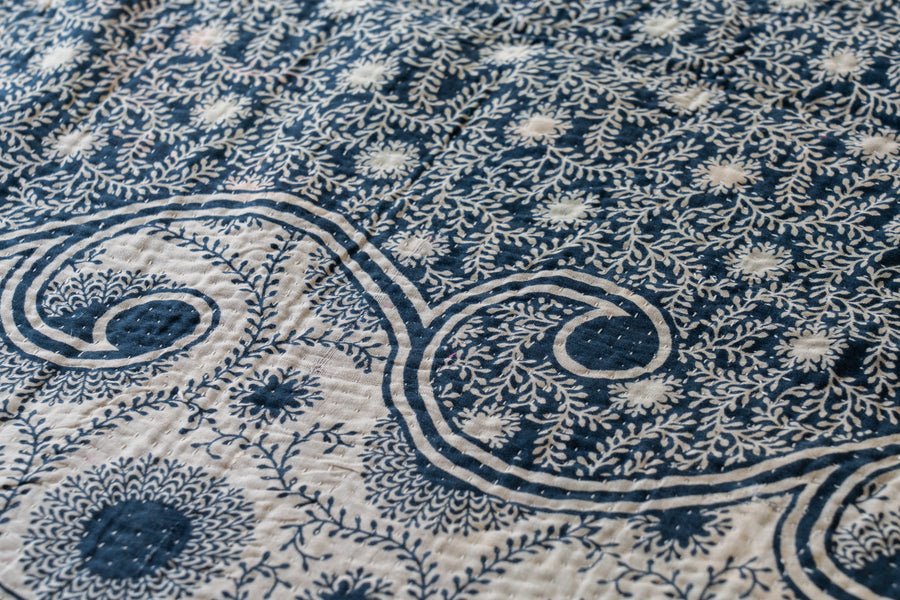 インド産　ヴィンテージ　カンタキルト　パッチワーク　手織り刺繍　手刺繍　ラリーキルト　ソファカバー　ヴィンテージ雑貨　民芸品　キルト専門店　amaleh