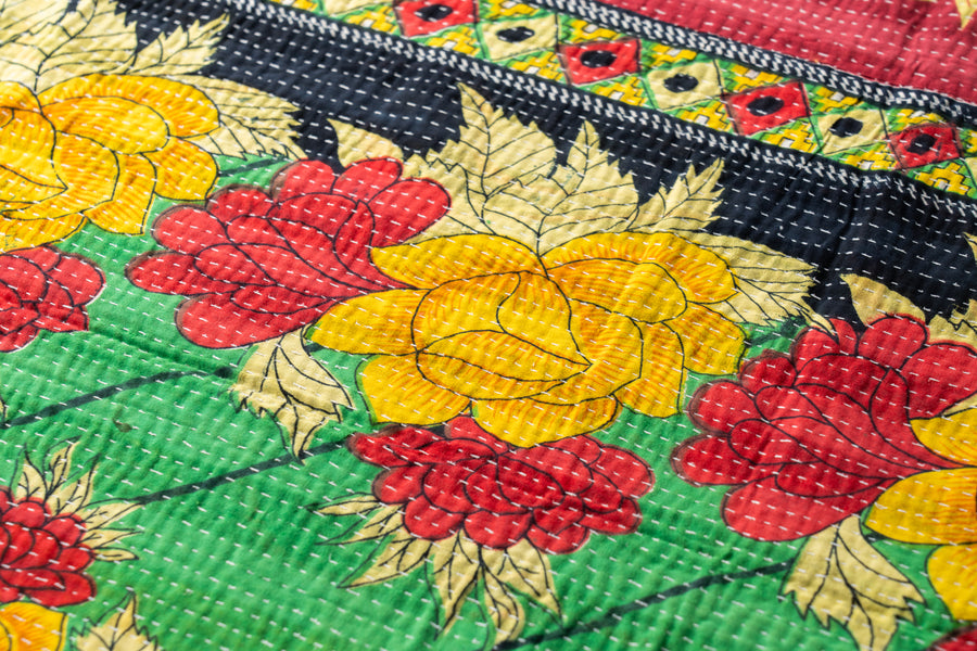 インド産　ヴィンテージ　カンタキルト　パッチワーク　手織り刺繍　手刺繍　ラリーキルト　ソファカバー　ヴィンテージ雑貨　民芸品　キルト専門店　amaleh