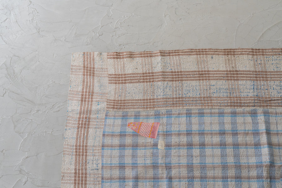 インド産　ヴィンテージ　カンタキルト　パッチワーク　手織り刺繍　手刺繍　ラリーキルト　ソファカバー　ヴィンテージ雑貨　民芸品　キルト専門店　amaleh