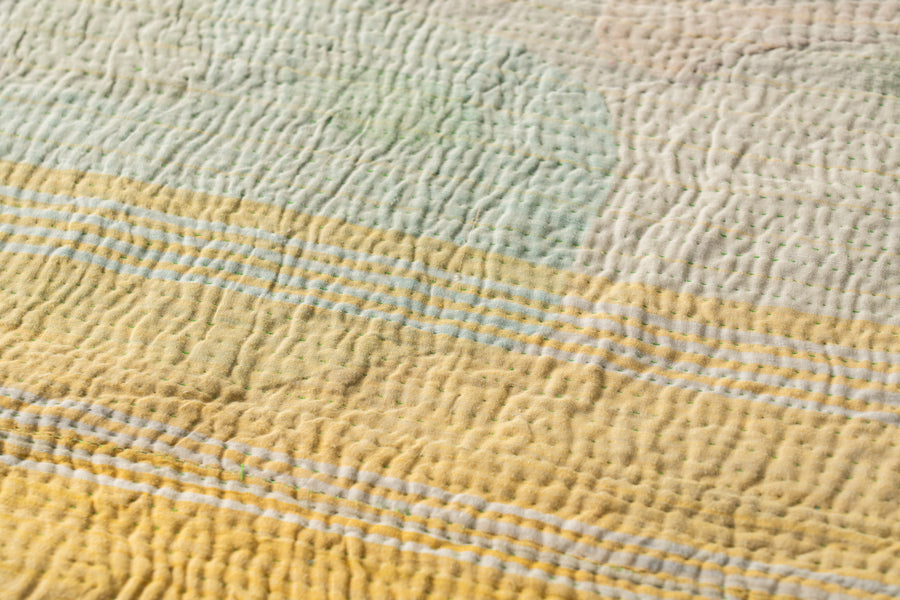 インド産　ヴィンテージ　カンタキルト　パッチワーク　手織り刺繍　手刺繍　ラリーキルト　ソファカバー　ヴィンテージ雑貨　民芸品　キルト専門店　amaleh