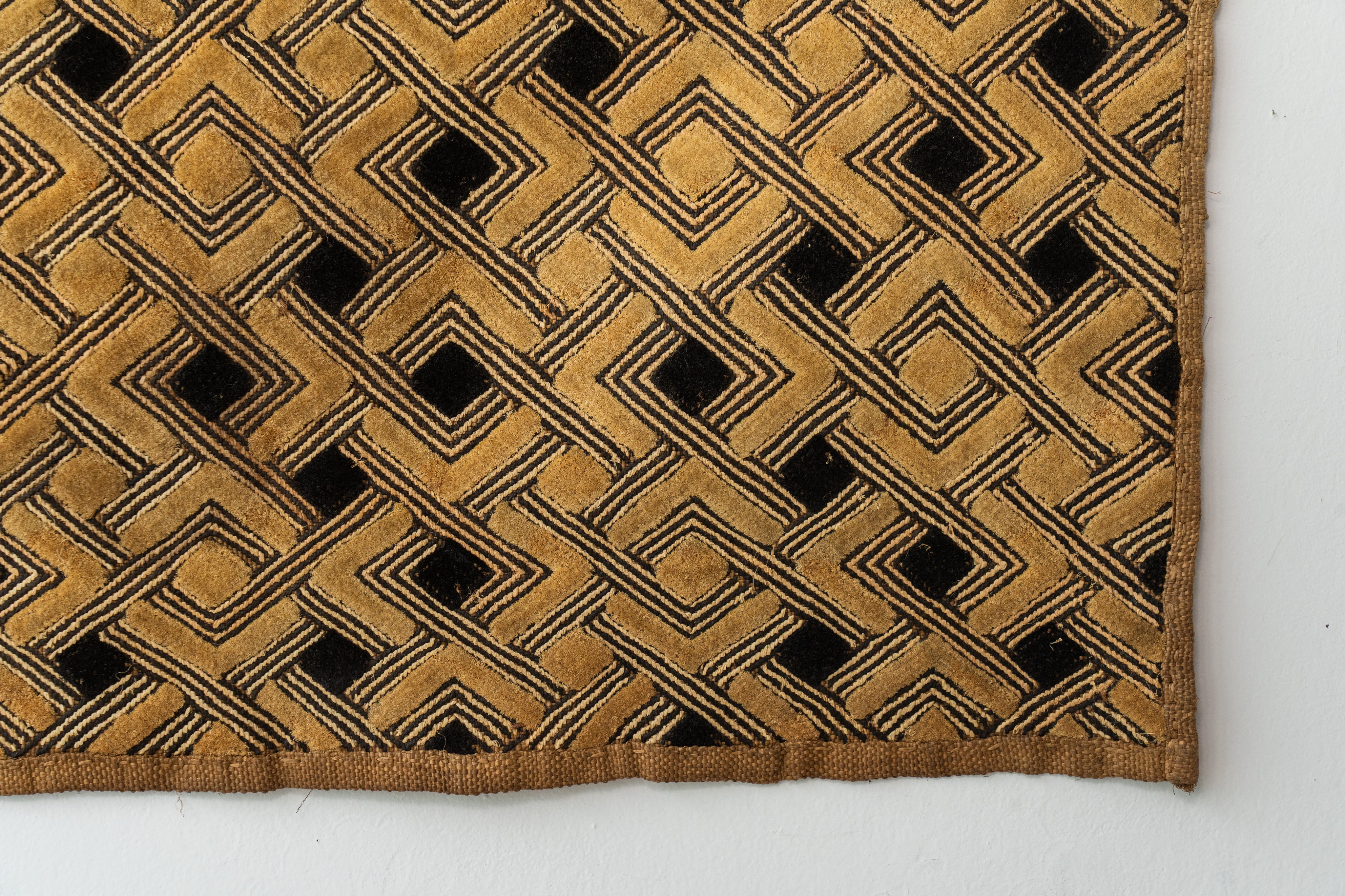 クバ王国伝統のクバクロス-KUBA TEXTILES】クバ布-草ビロード