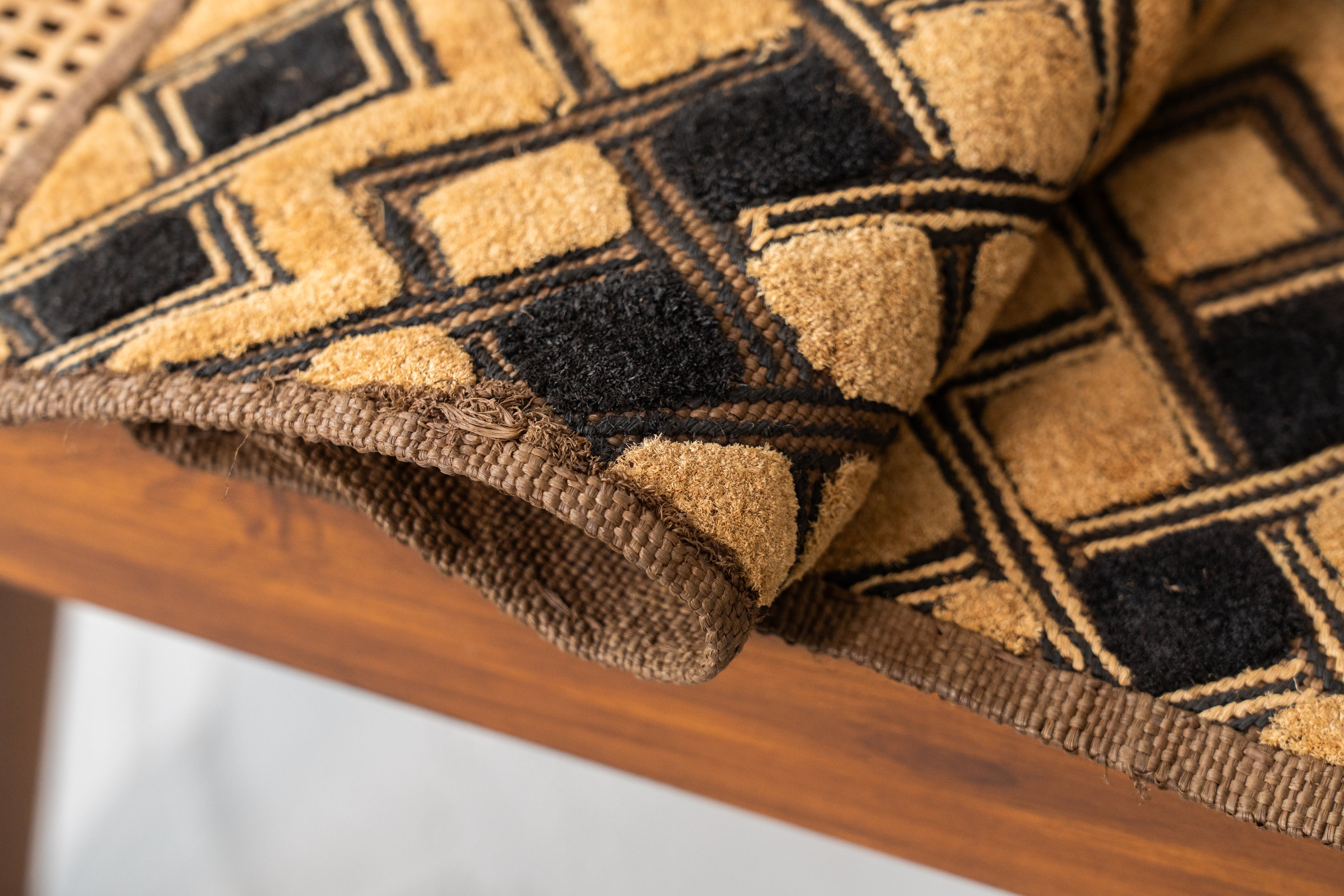 クバ王国伝統のクバクロス-KUBA TEXTILES】クバ布-草ビロード