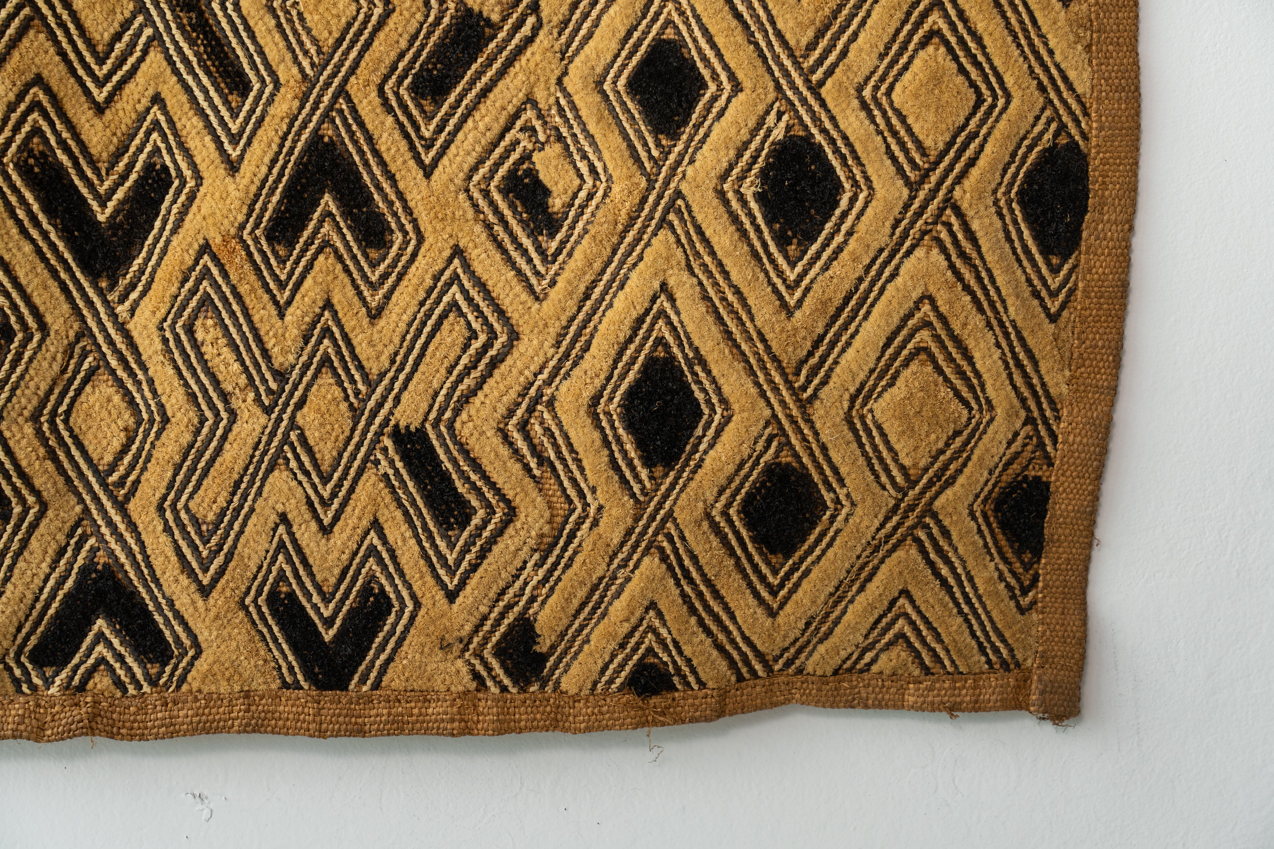 クバ王国伝統のクバクロス-KUBA TEXTILES】クバ布-草ビロード