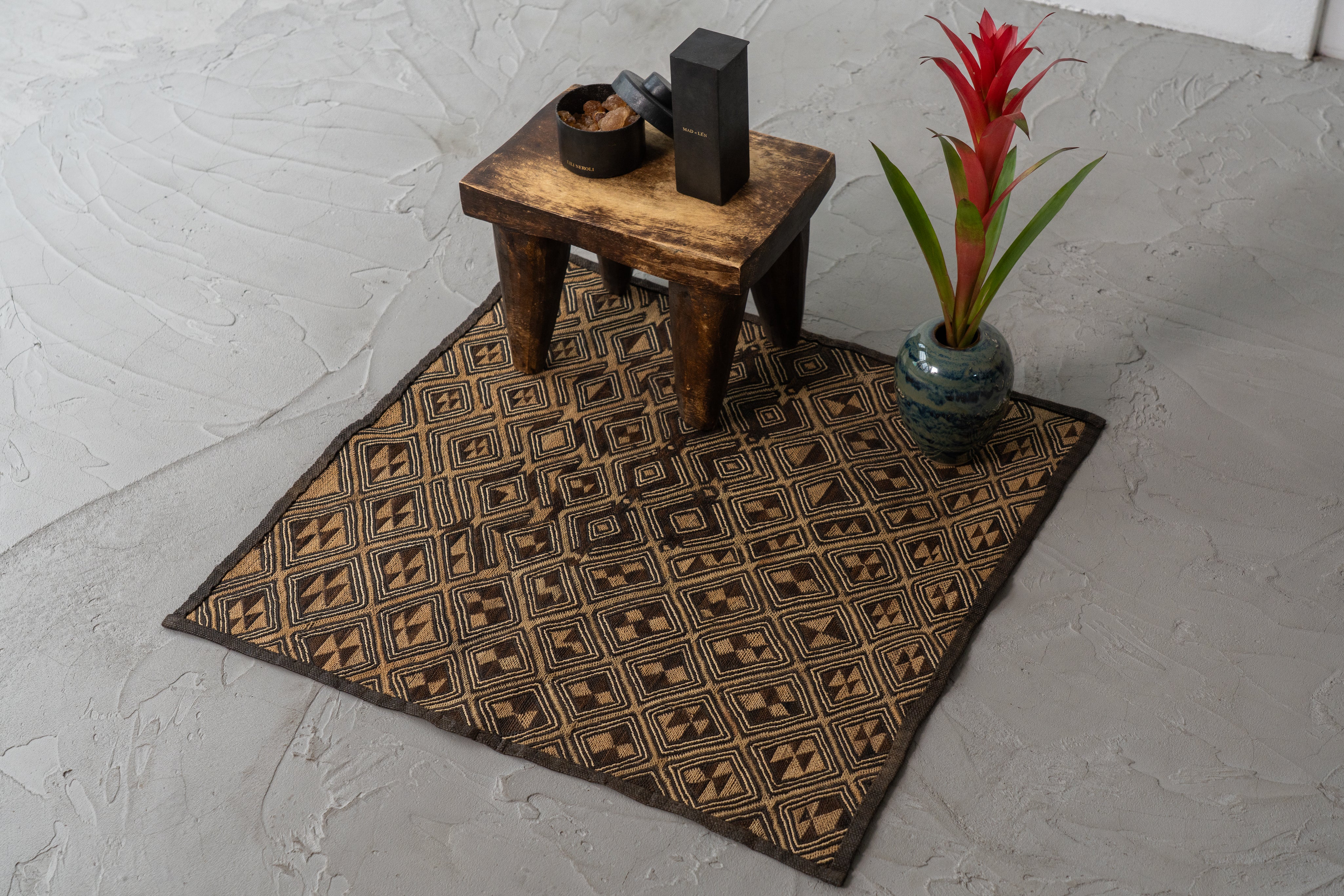 クバ王国伝統のクバクロス-KUBA TEXTILES】クバ布-草ビロード