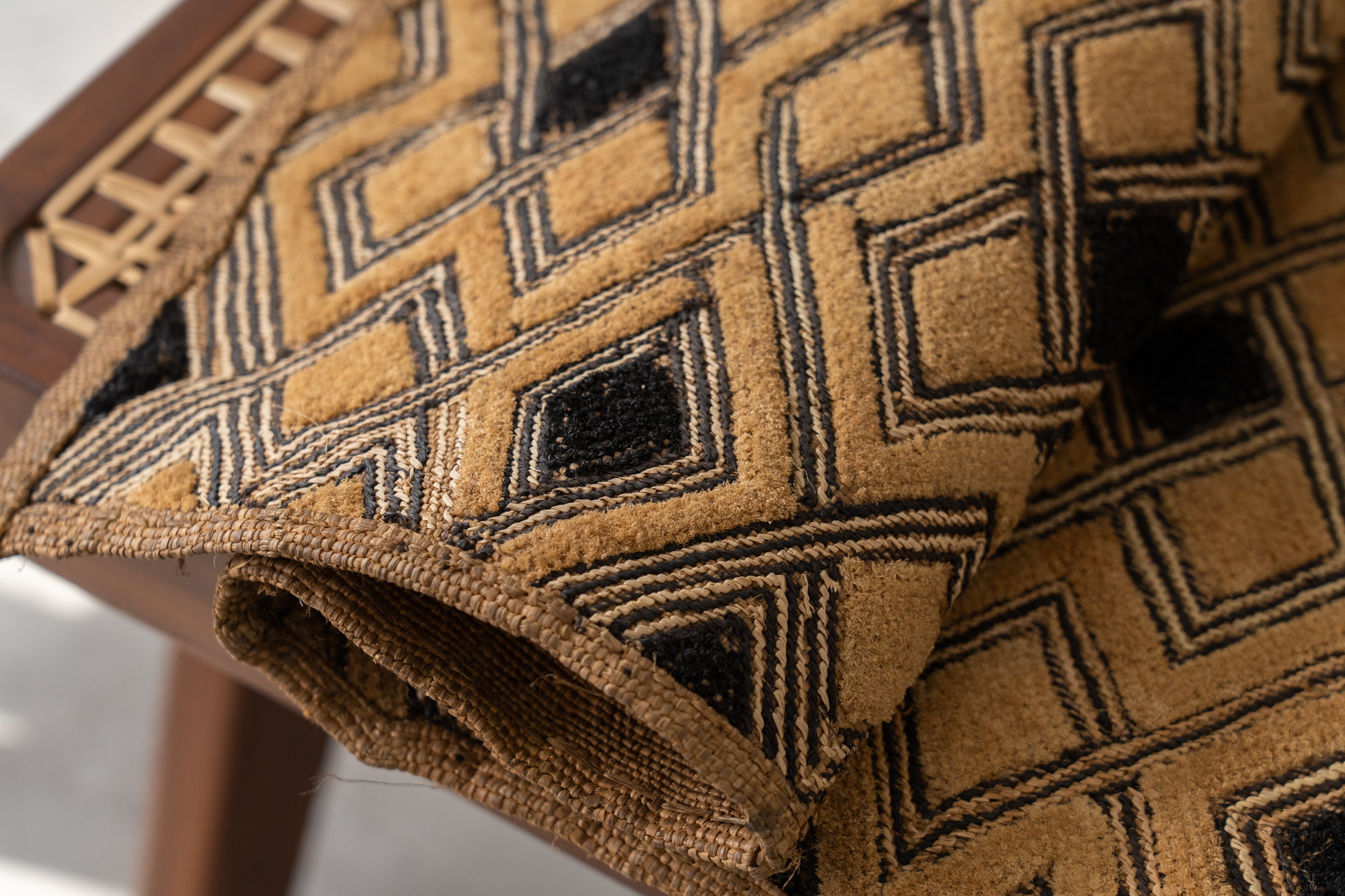 クバ王国伝統のクバクロス-KUBA TEXTILES】-ヴィンテージラグ専門店