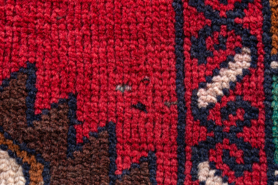 アフガニスタン産　1990年代　ヴィンテージラグ　赤い絨毯　赤　幾何学模様　植物柄　アニマルヘッド　ウール　幾何学模様　チェア　ソファ　テーブル　インテリア　家具　カーペット　マット　手織り絨毯　ビンテージ　90S　ヴィンテージラグ専門店amaleh　通販