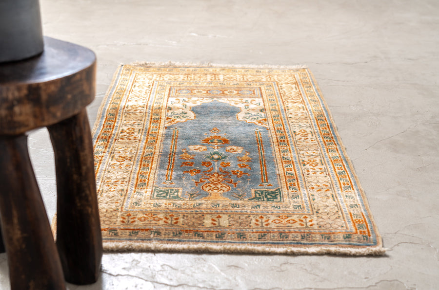 ヴィンテージラグ　オールドラグ　アンティークラグ　キリム　トライバルラグ　手織りラグ　ギャッベ　絨毯　ペルシャ絨毯　シルク　花瓶模様　ミフラーブ
