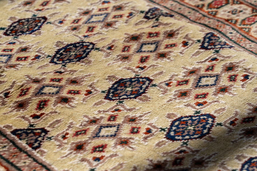 パキスタン産　2000年代　ヴィンテージラグ　パキスタンラグ　ギュル文様　手織りラグ　綺麗な光沢のヴィンテージラグ　おすすめのヴィンテージラグ