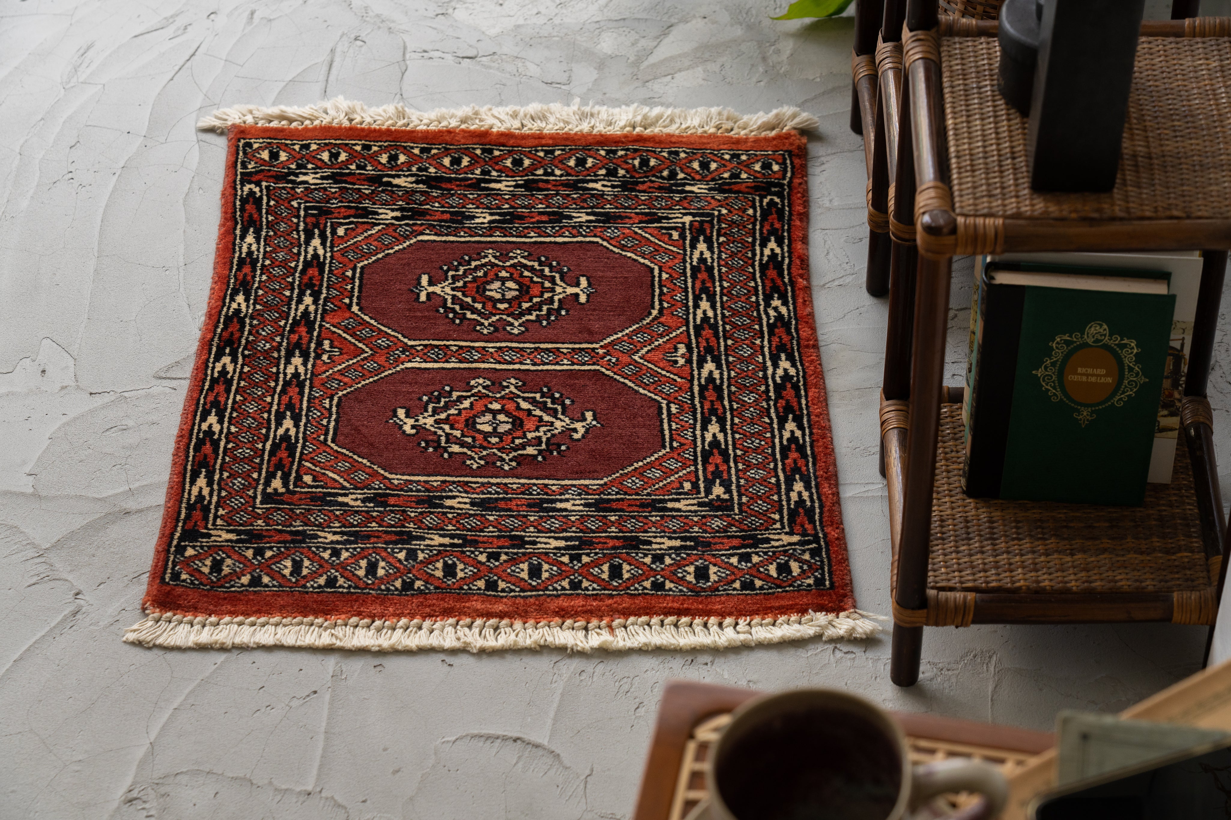 パキスタン産 1990年代 手織り絨毯】パキスタンラグ-ヴィンテージラグ