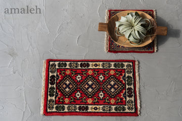 インド産　1990年代　ヴィンテージラグ　赤い絨毯　赤　イーブルアイ　魔除け　動物柄　鳥　玄関マット　玄関　キッチンマット　ベッドサイド　家具　手織り　絨毯　カーペット　ヴィンテージラグ専門店　amaleh　通販