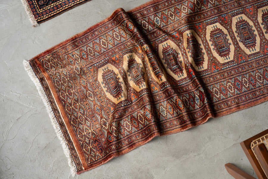 1980年代　パキスタン産　ヴィンテージラグ　パキスタンラグ　手織りラグ　絨毯　ギュル文様　ランナーラグ