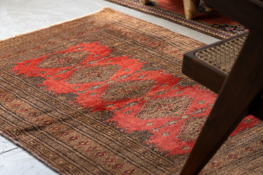 1980年代　パキスタン産　ヴィンテージラグ　手織りラグ　パキスタンラグ　ギュル文様　絨毯