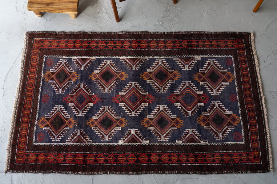 ヴィンテージラグ　トライバルラグ　バルーチラグ　手織りラグ　絨毯　イーブルアイ　幾何学模様　バルーチ族　1980年代