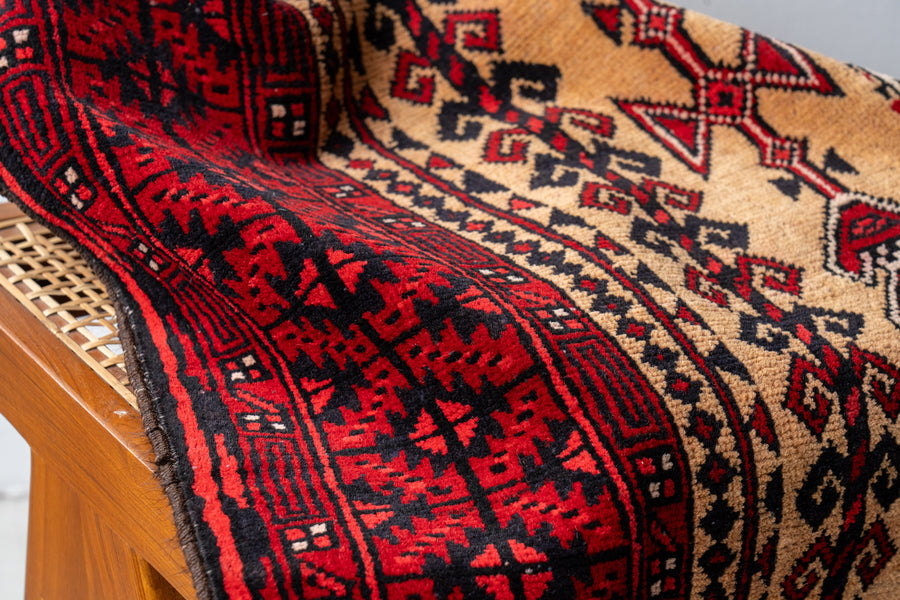 ヴィンテージラグ　オールドラグ　アンティークラグ　キリム　トライバルラグ　手織りラグ　ギャッベ　絨毯　ペルシャ絨毯　トルクメンラグ　バルーチラグ　ミフラーブ