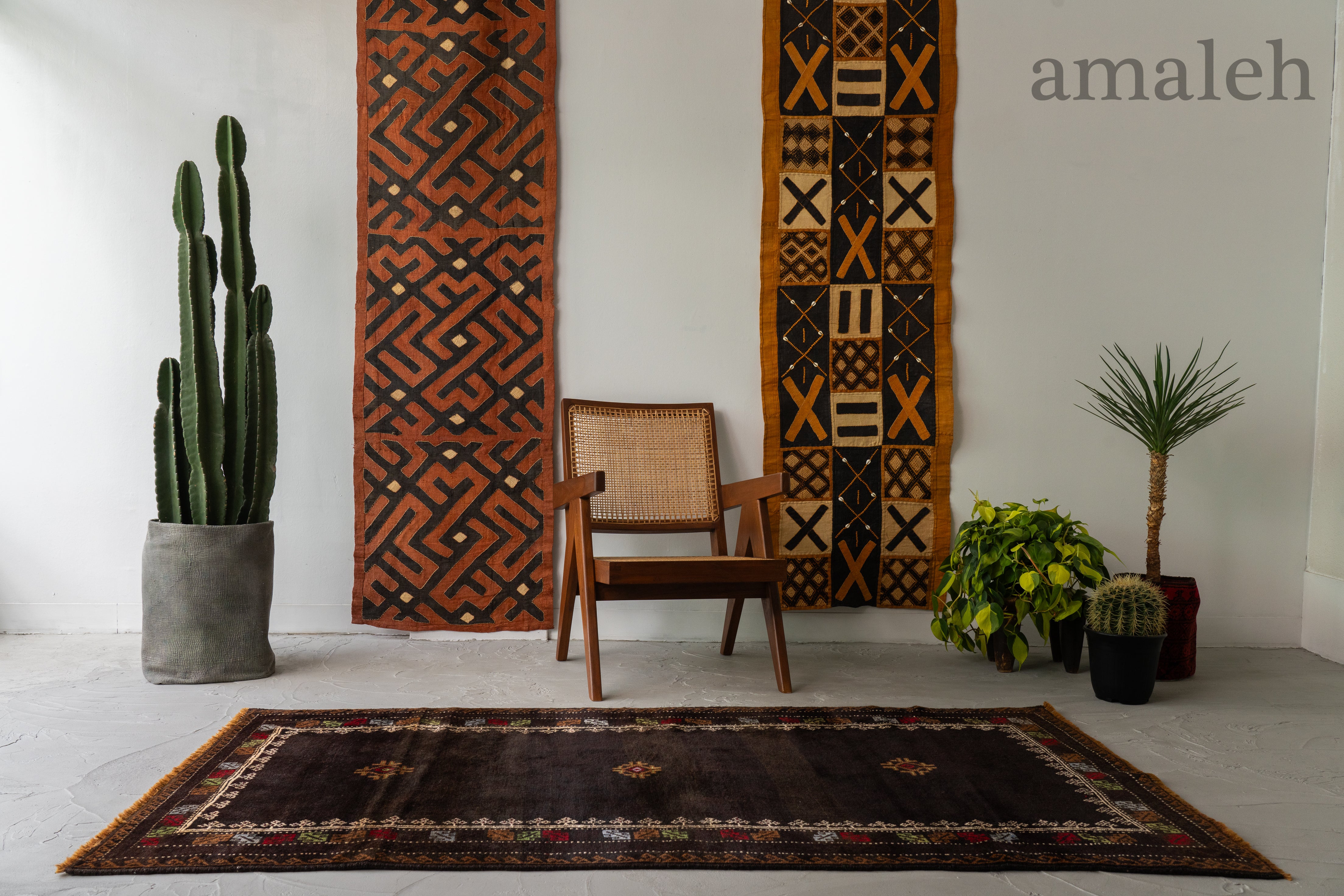 LARGE SIZEのヴィンテージラグ・トライバルラグ・手織り絨毯