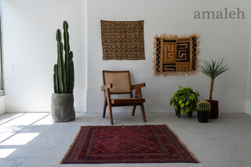 MEDIUM SIZEのヴィンテージラグ・トライバルラグ・手織りの絨毯