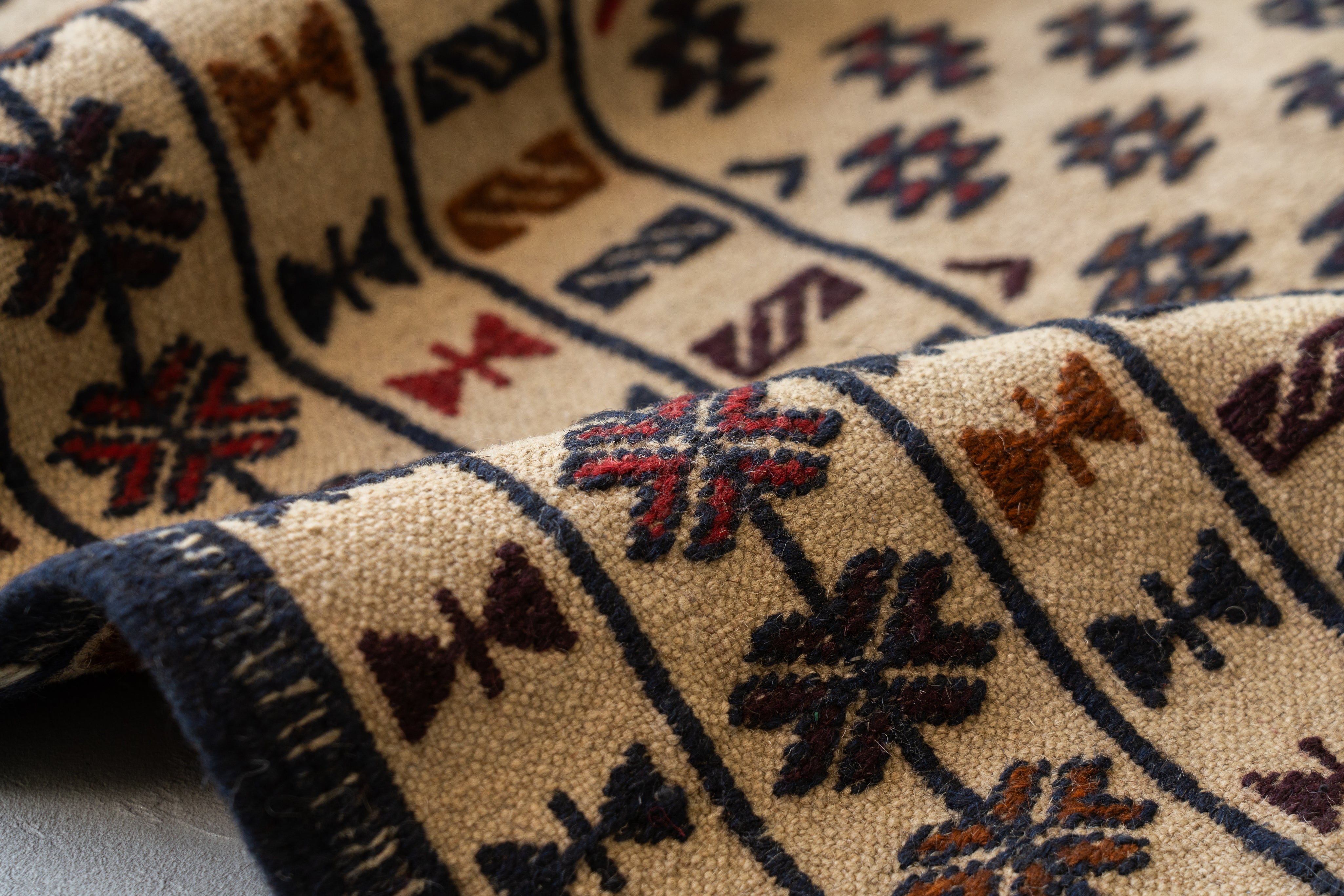 アフガニスタン 2000年代 ヴィンテージキリム】トライバルラグ