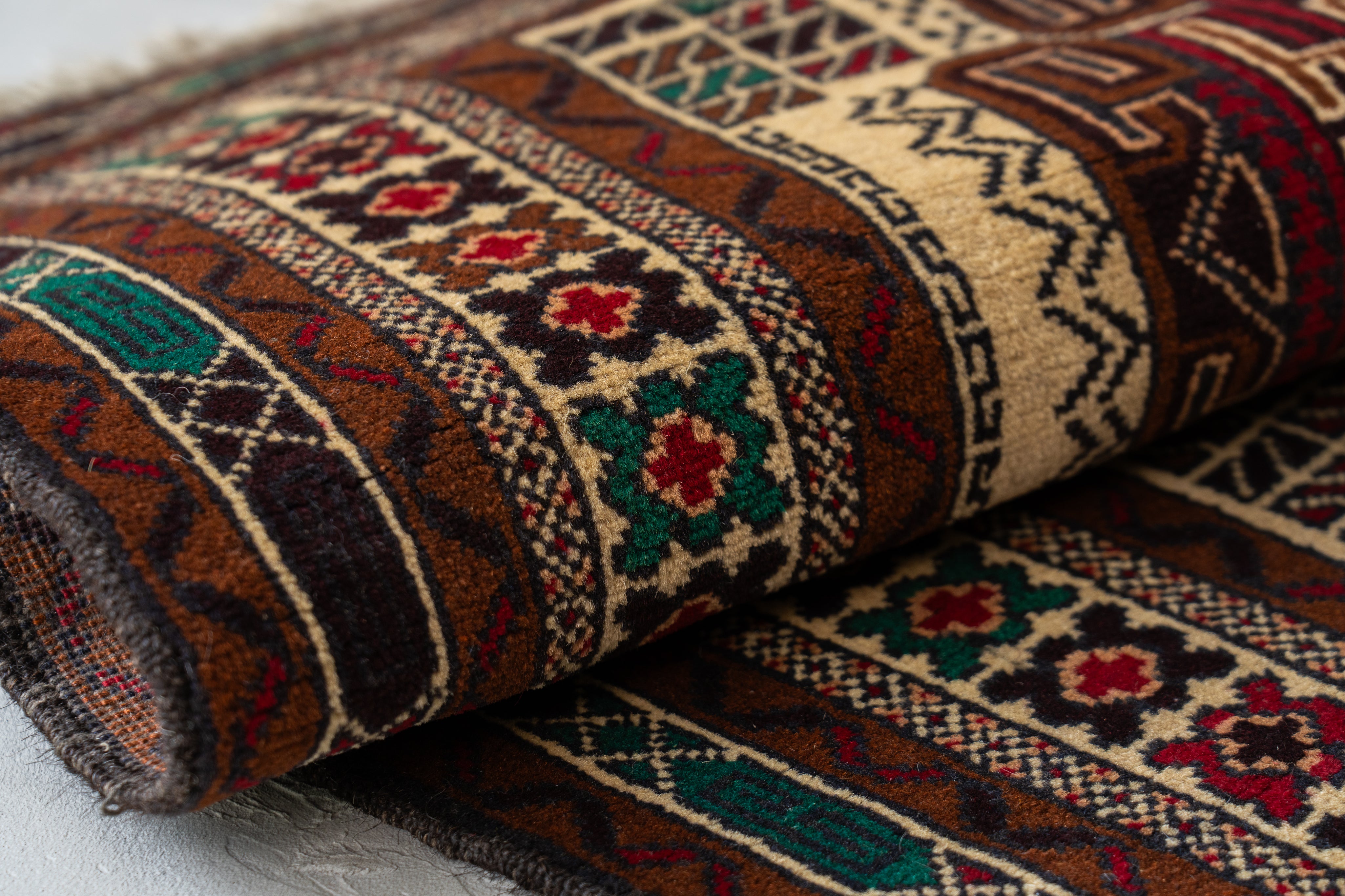 アフガニスタン産 1990年代 バルーチ族】トライバルラグ-ヴィンテージ