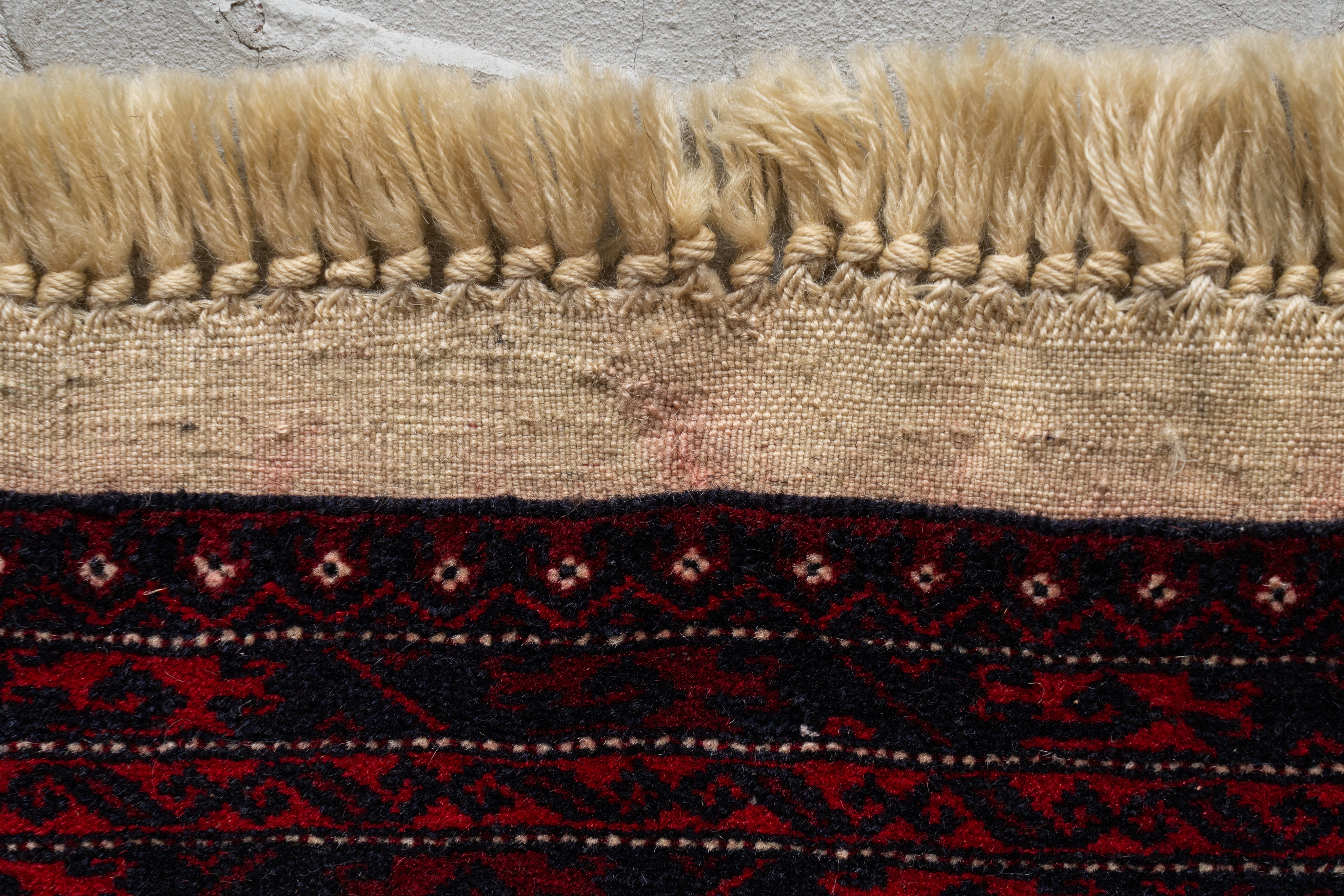 大型ヴィンテージラグ　トルクメン族　ウール(281×200cm)レッド　ブラック ヴィンテージ ラグ トライバルラグ トルクメン族（147×104cm）赤