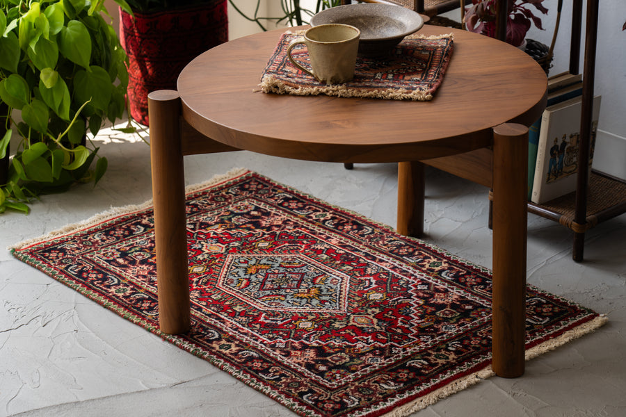 インド産　1990年代　ヴィンテージラグ　メダリオン　マヒデザイン　ヘラティ文様　植物柄　耐久性　長持ち　赤い絨毯　赤　玄関マット　玄関　キッチンマット　ベッドサイド　家具 手織り　絨毯　カーペット　ヴィン手ージラグ専門店　amaleh　通販