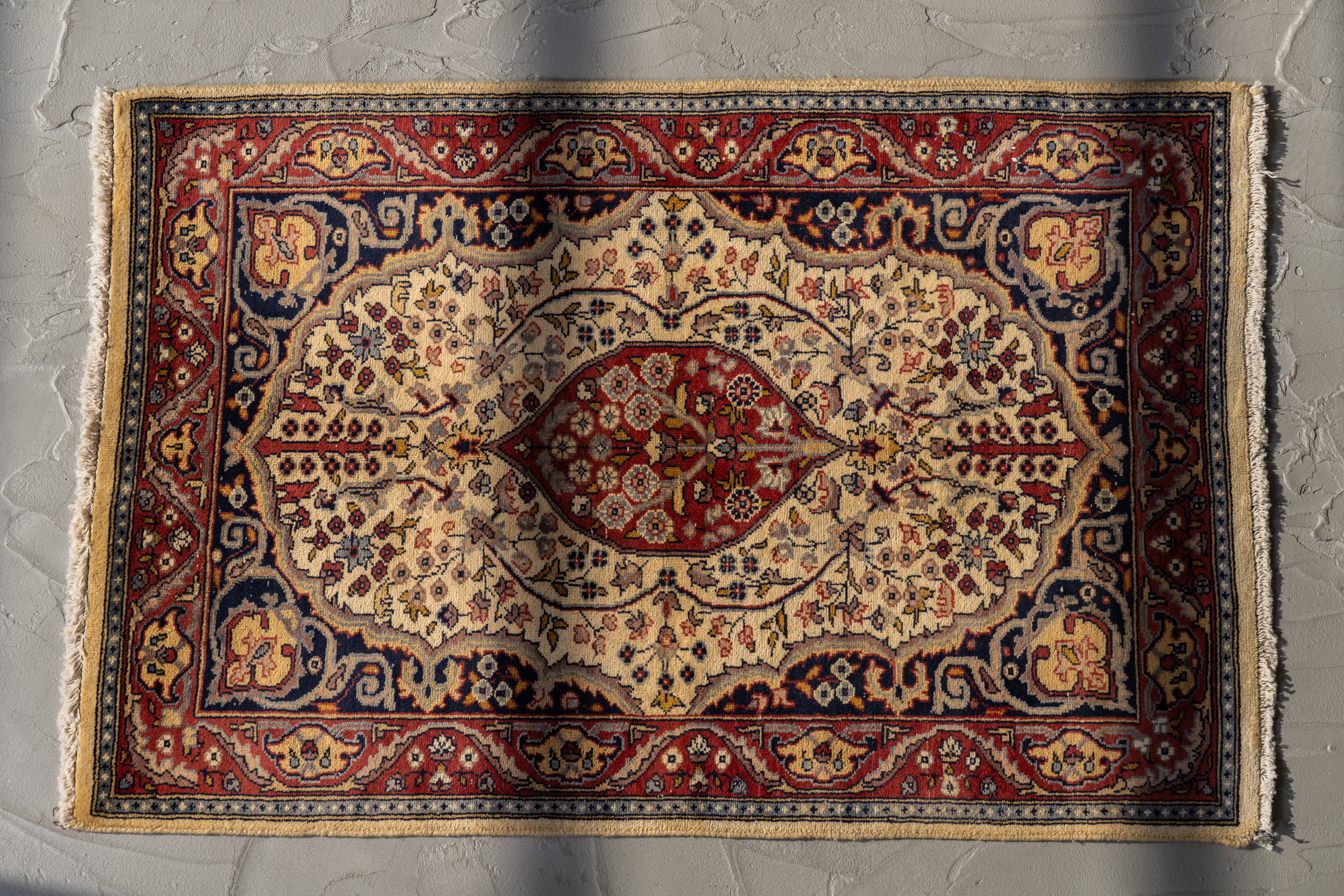 パキスタンラグ　ヴィンテージラグ　手織り絨毯　カーペット　メダリオン　ウール 手織り ヴィンテージラグ パキスタンラグ ウール絨毯 カーペット