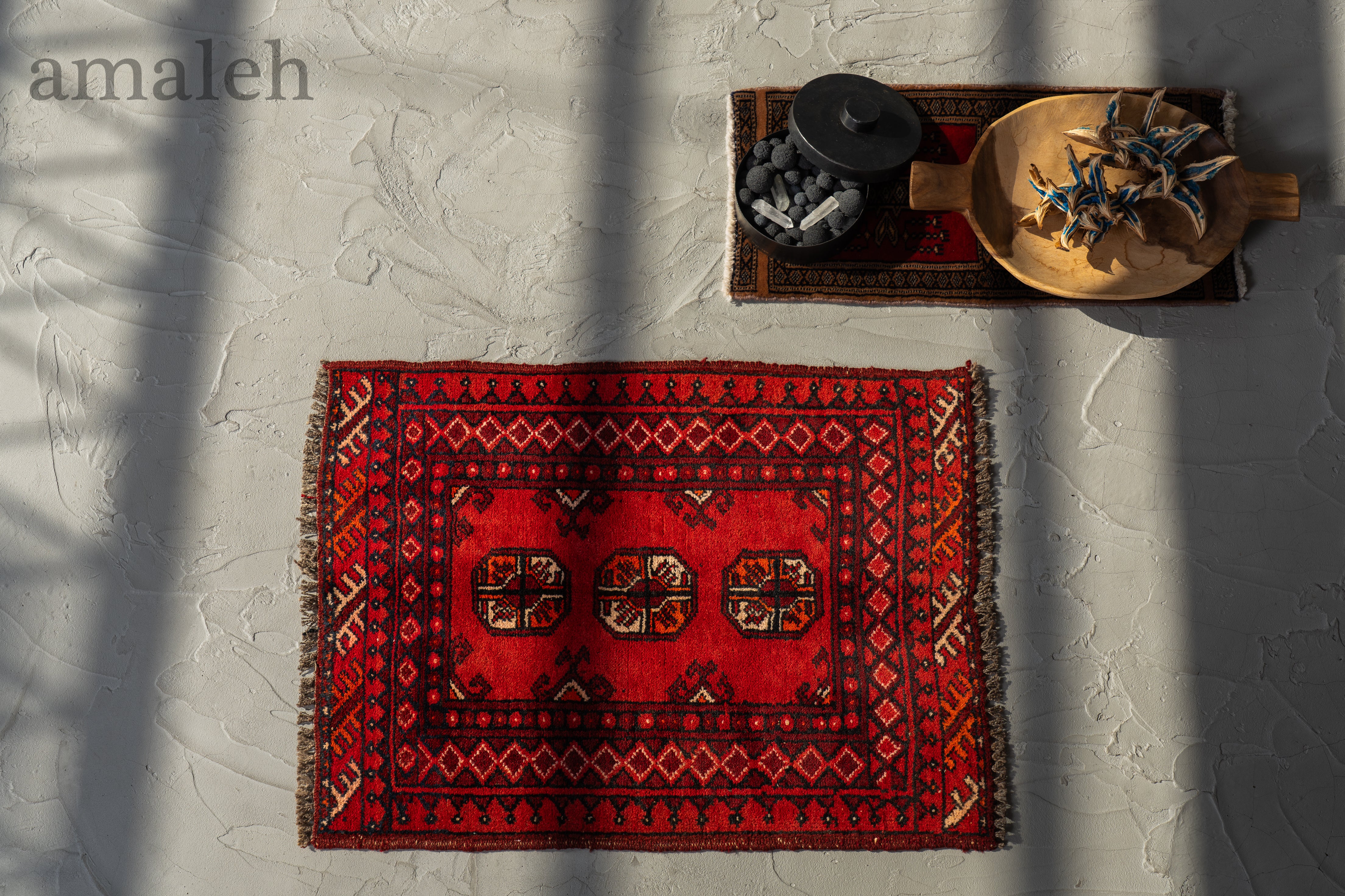 ミニラグ　　可愛いメヘラブ　ビンテージラグ　手織り絨毯 ミニラグ 可愛いメヘラブ ビンテージラグ 手織り絨毯