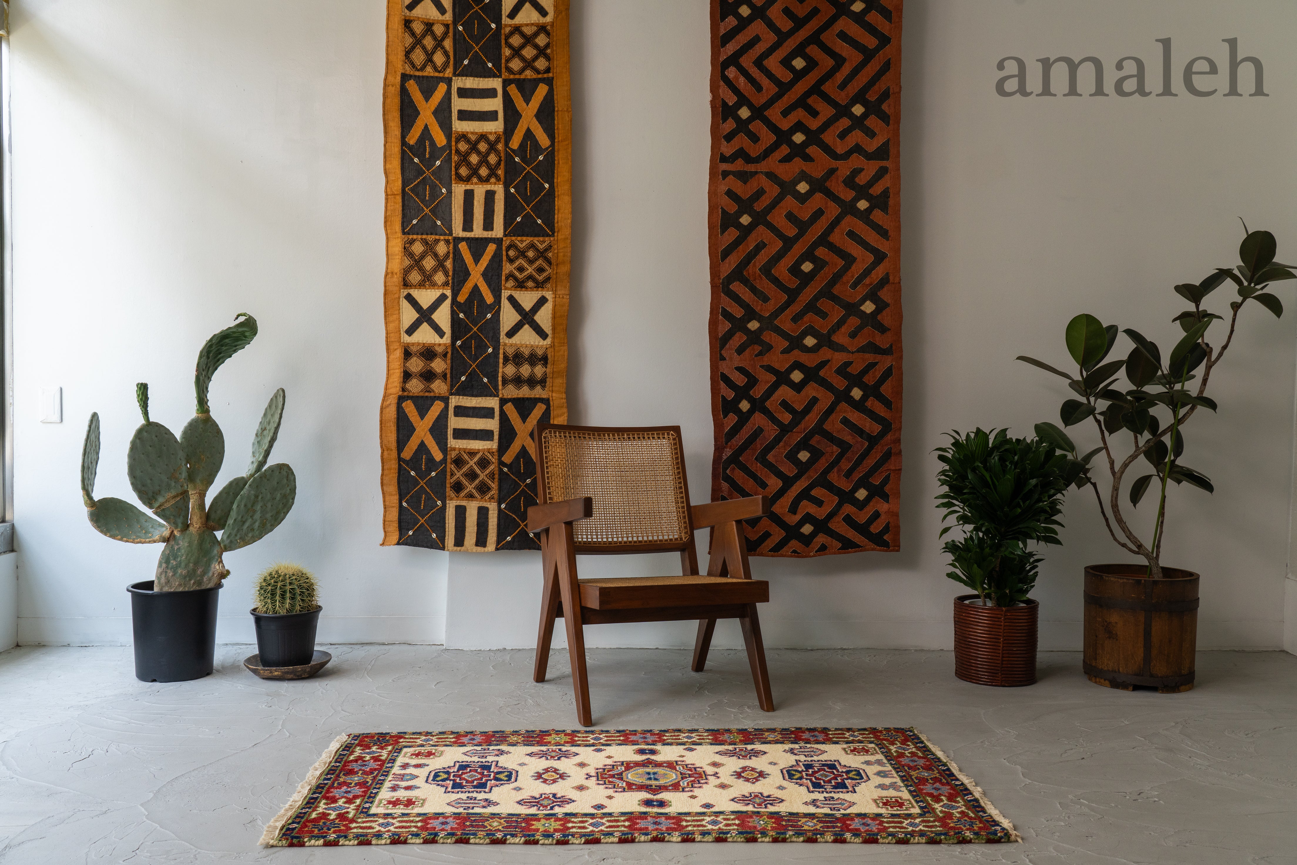 人気✳︎83×145 紋章柄　シャビー　レッド　トルコヴィンテージラグ 人気✳︎83×145 紋章柄 シャビー レッド トルコヴィンテージラグ