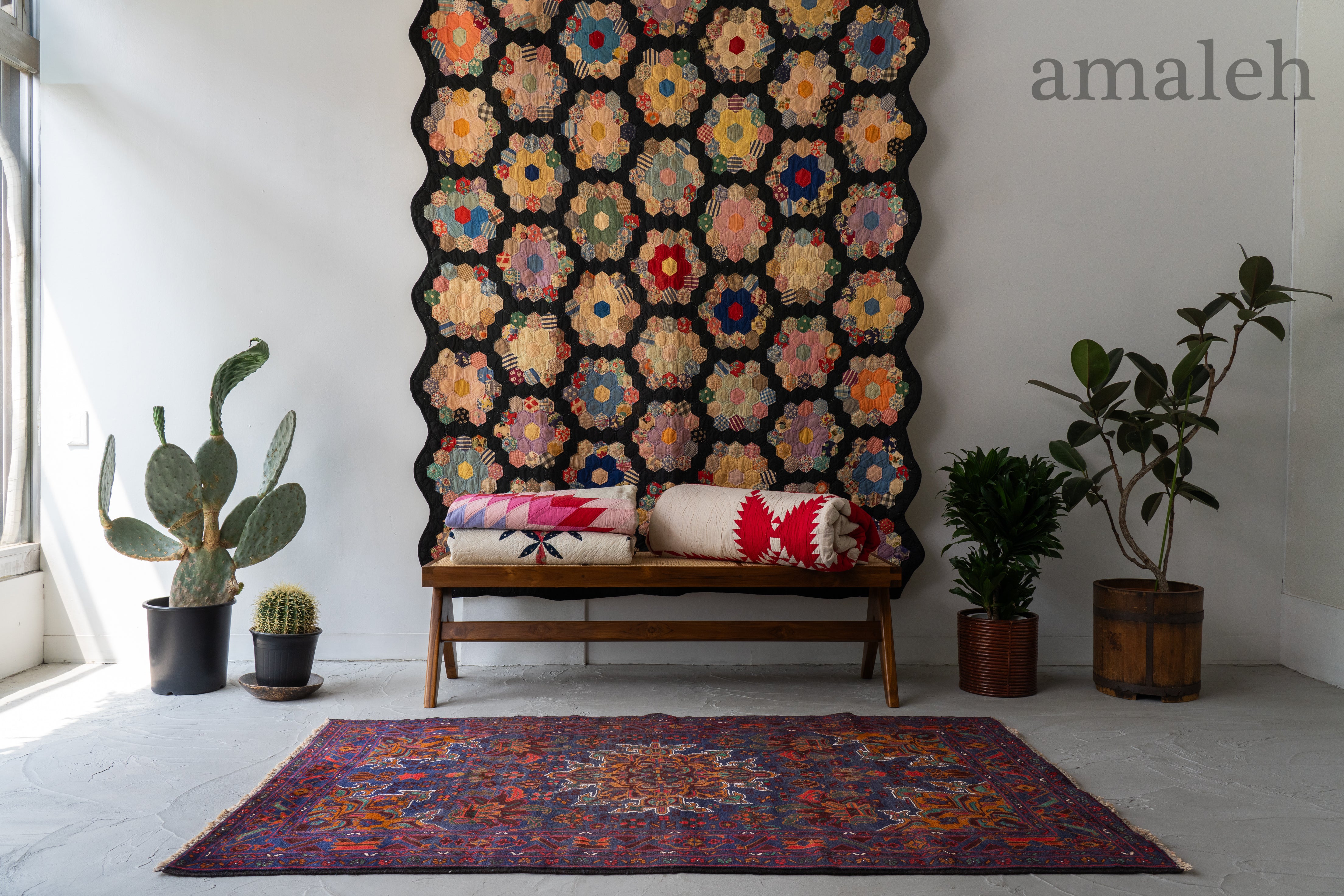 LARGE SIZEのヴィンテージラグ・トライバルラグ・手織り絨毯